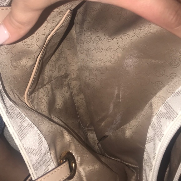 Michael Kors beige and cream tote gold hardware - Picture 6 of 8